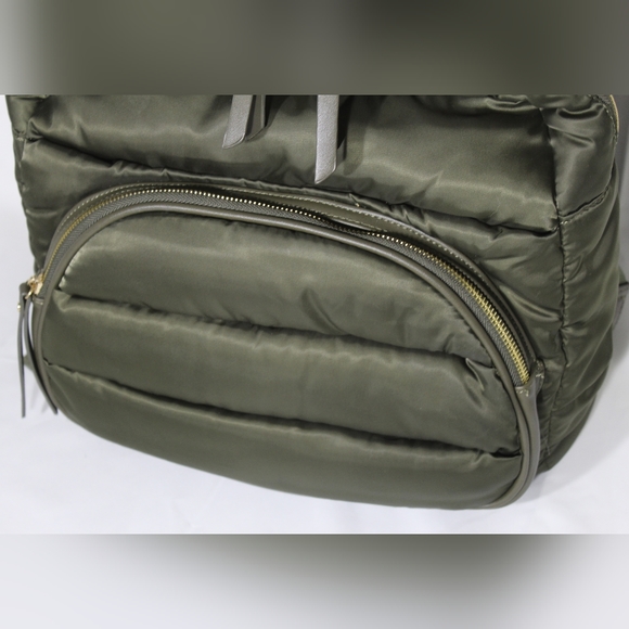 Urban Fit backpack, quilted design, great for small computers. EUC! - Picture 9 of 15